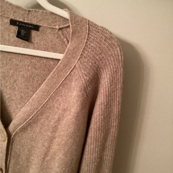 TAHARI SIZE LARGE TAN KNIT CROPPED BUTTON FRONT CARDIGAN SWEATER - Picture 4 of 7